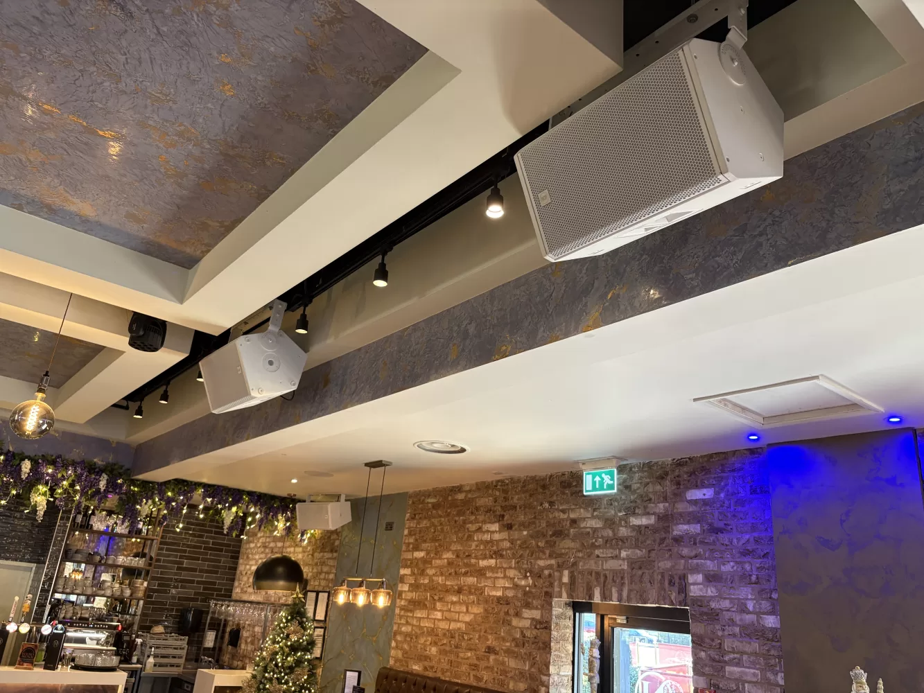 niccos-derby-rcf-speakers